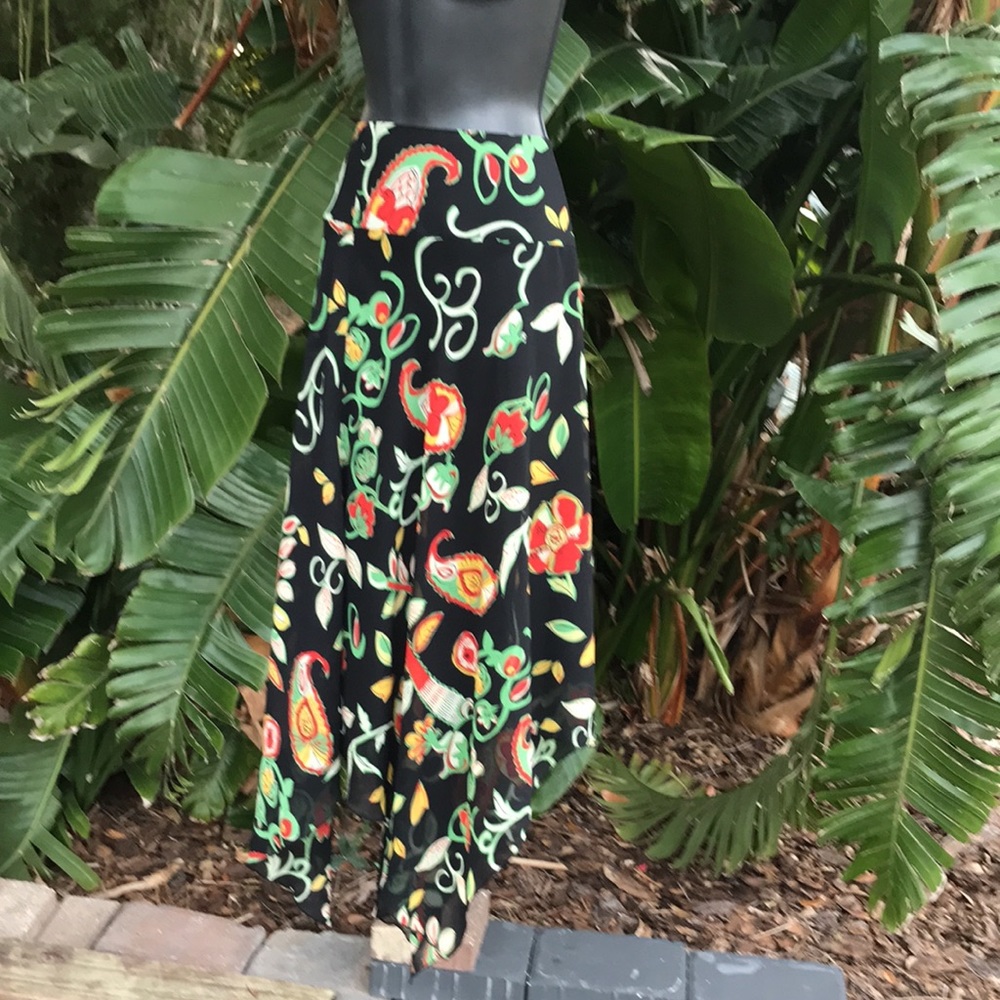 Metro style asymmetric maxi skirt - Picture 3 of 9